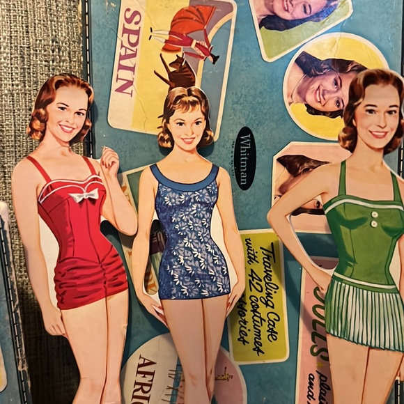 Vintage Lennon Sisters Traveling Case w/ 3 Dolls, Stands, 41 Costumes/Accesories - Picture 6 of 16